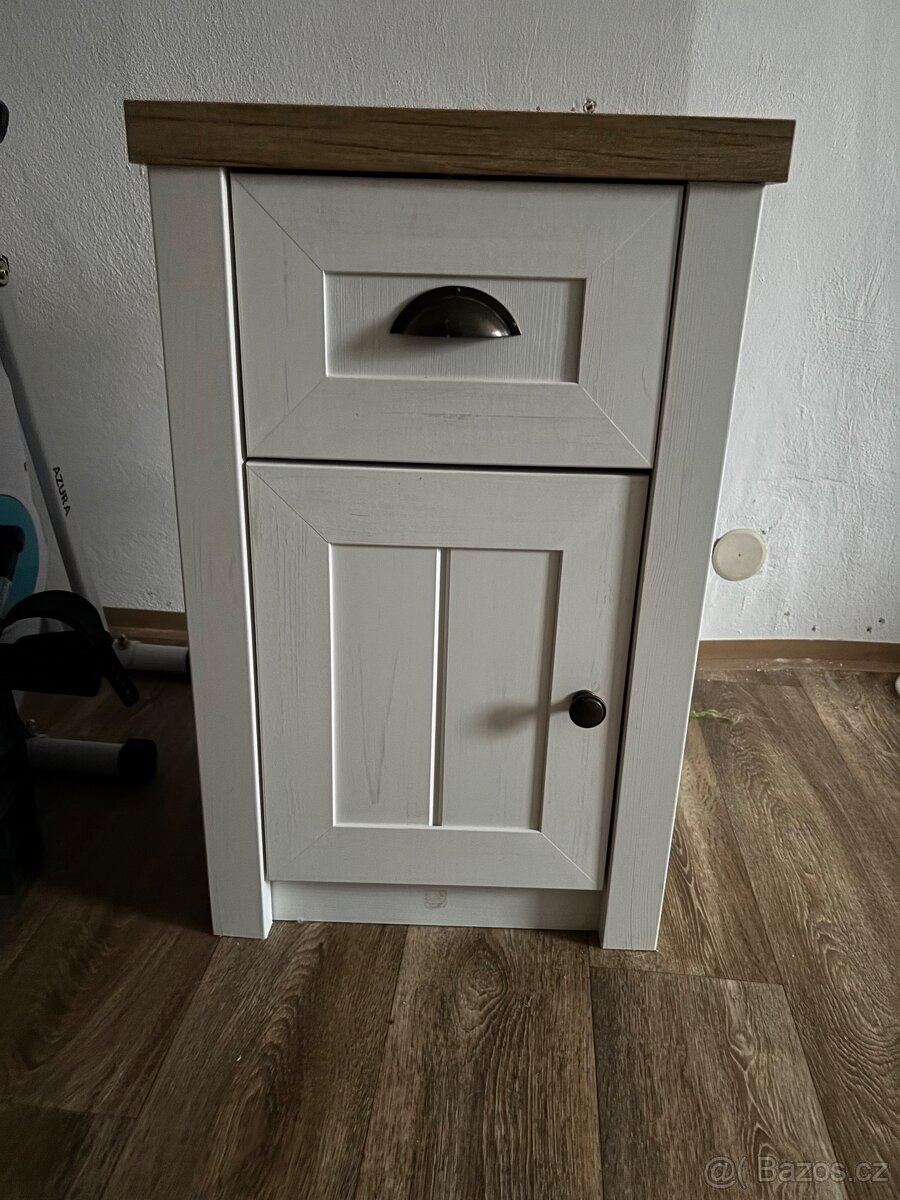 Noční stolek - 4