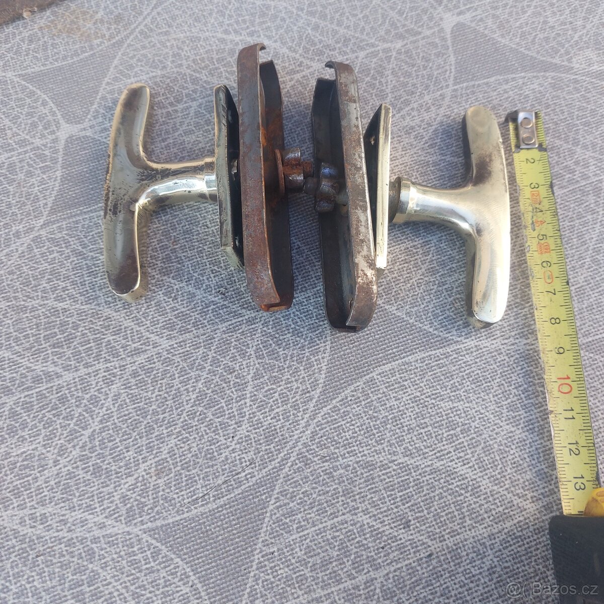 Staré mosazné kličky k oknům. - 4