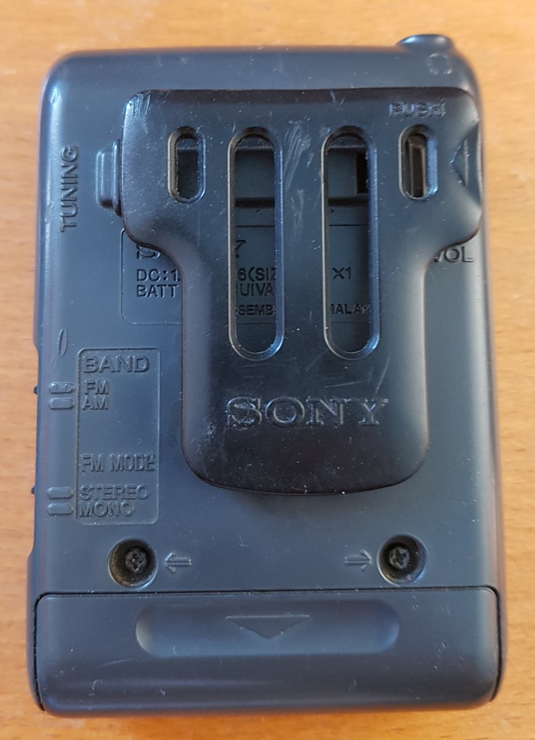 Sony SRF-39 - 4