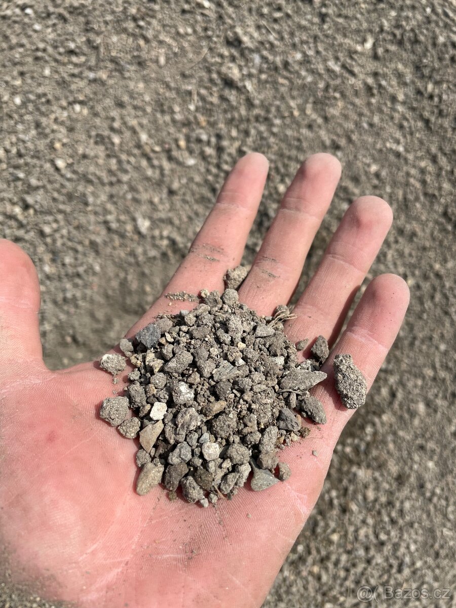 Kompost tříděný, netříděný, prosátá zemina - 4