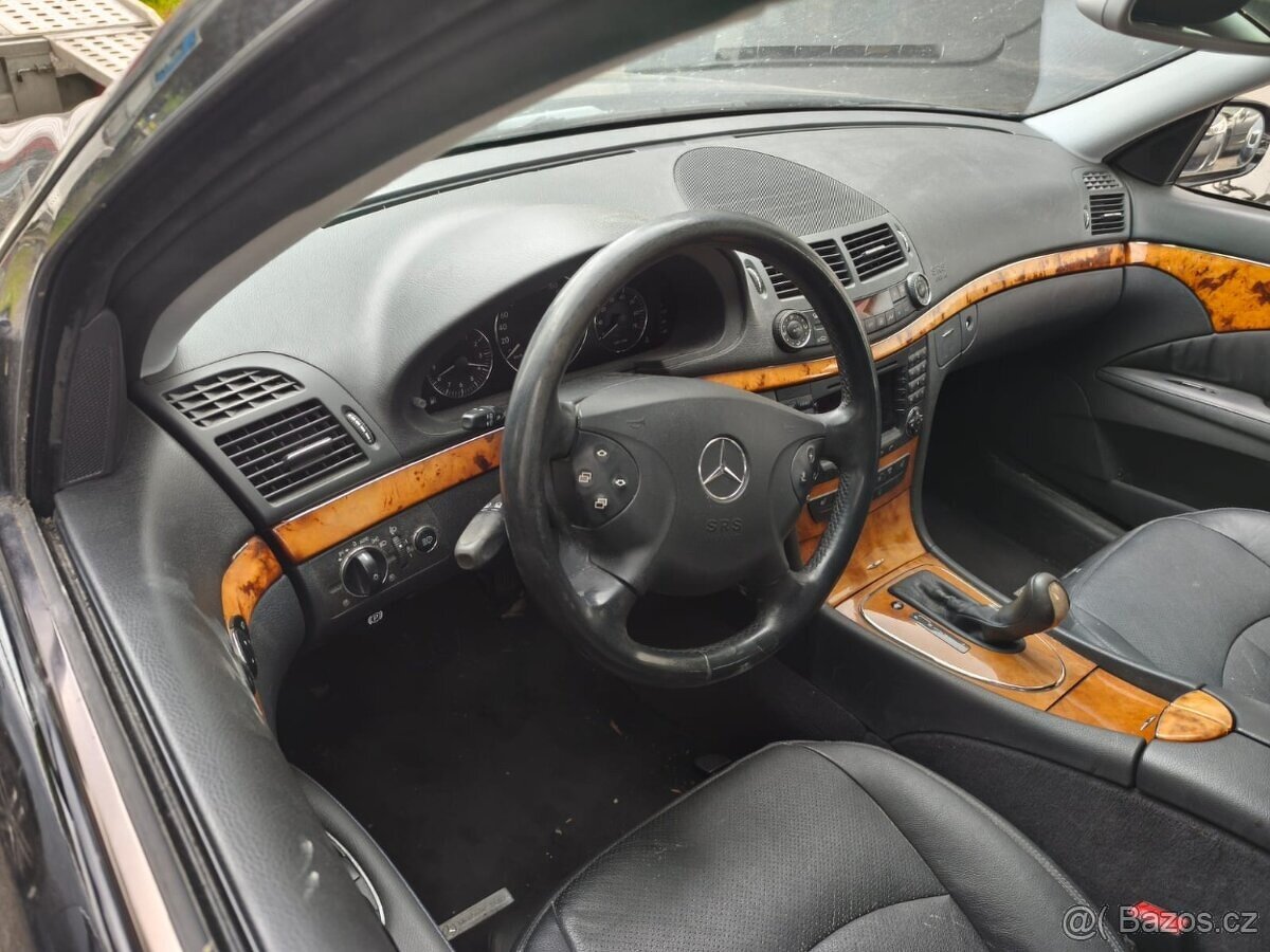 Mercedes-Benz E 350 4MATIC - 4