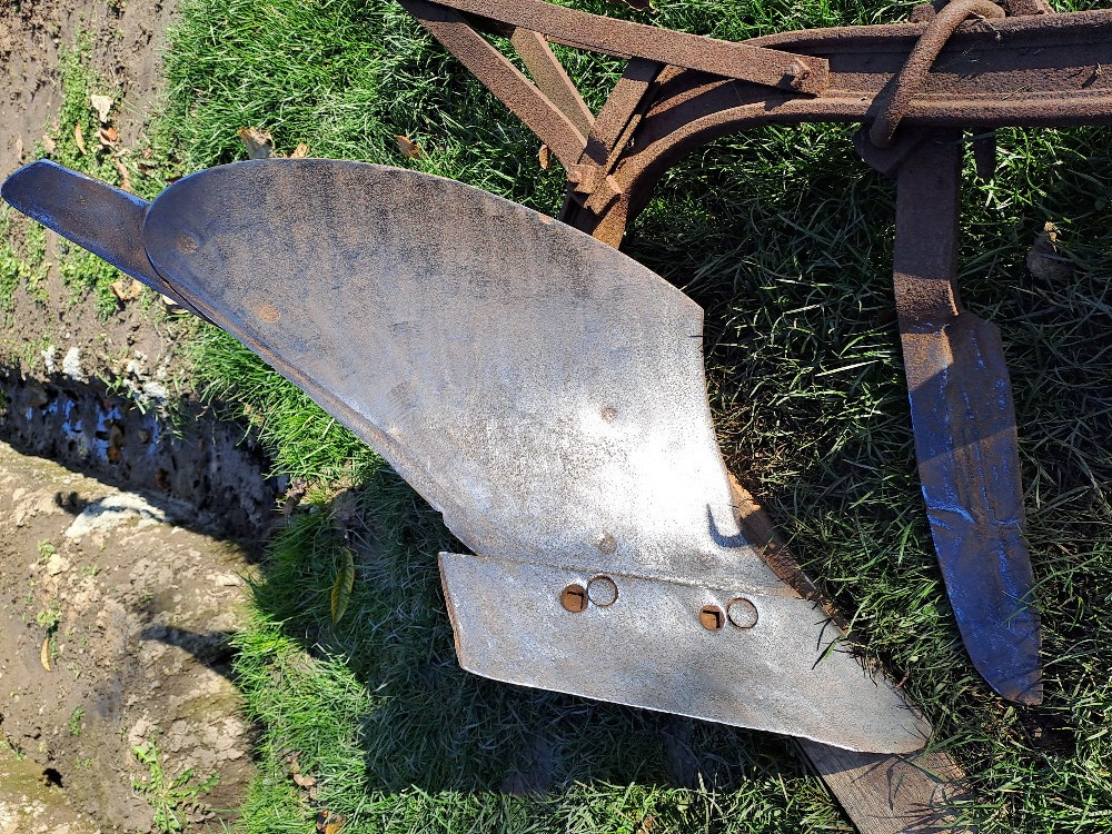 Prodám pluh s krojidlem za malotraktor - 4