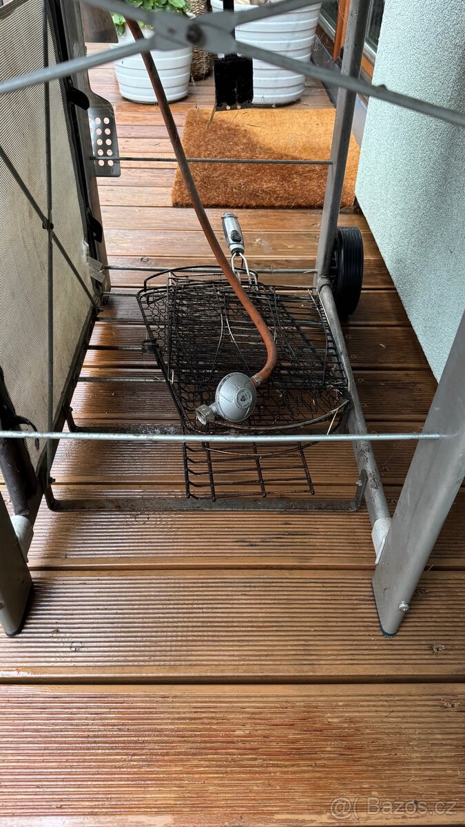 Prodám plynový zahradní gril Campingaz - 4