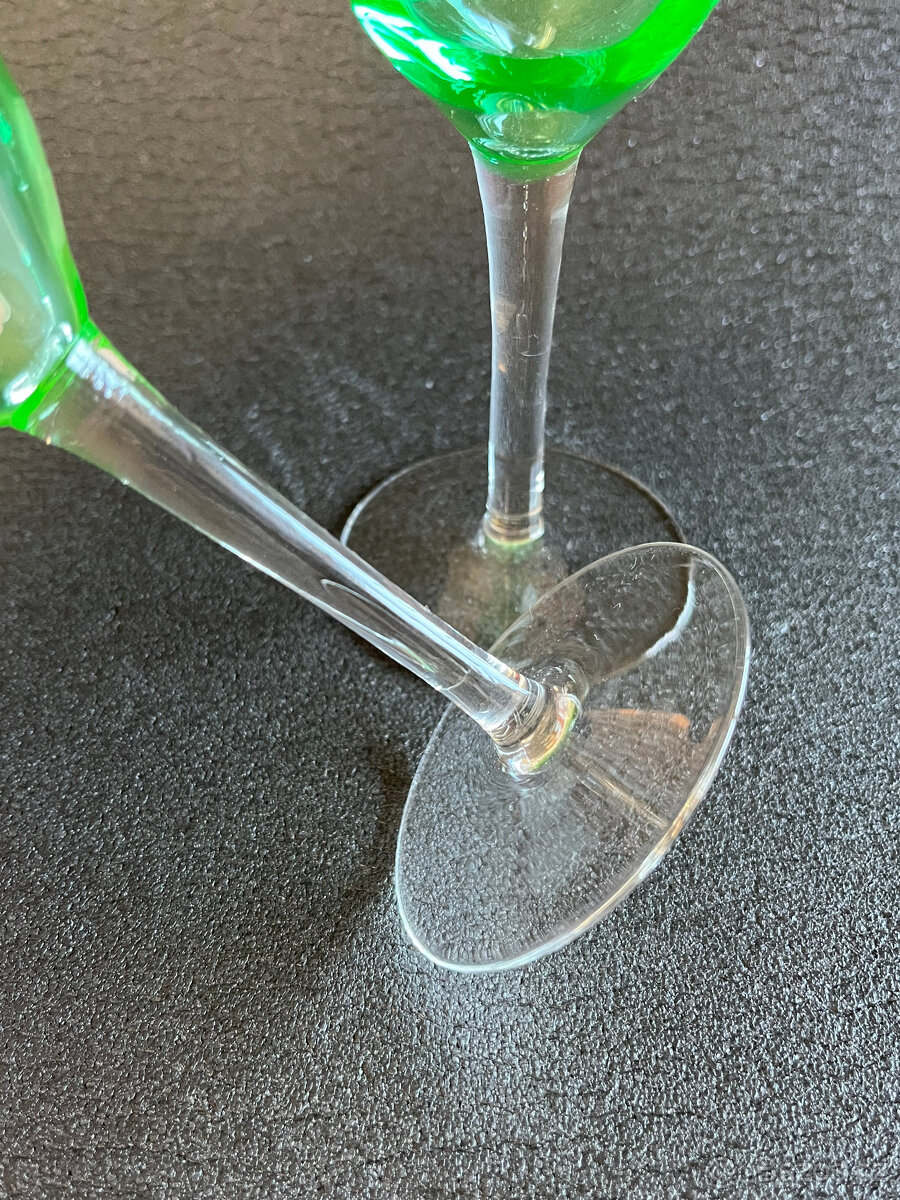 2x starožitná sklenice na víno 100ml, uranové sklo - 4