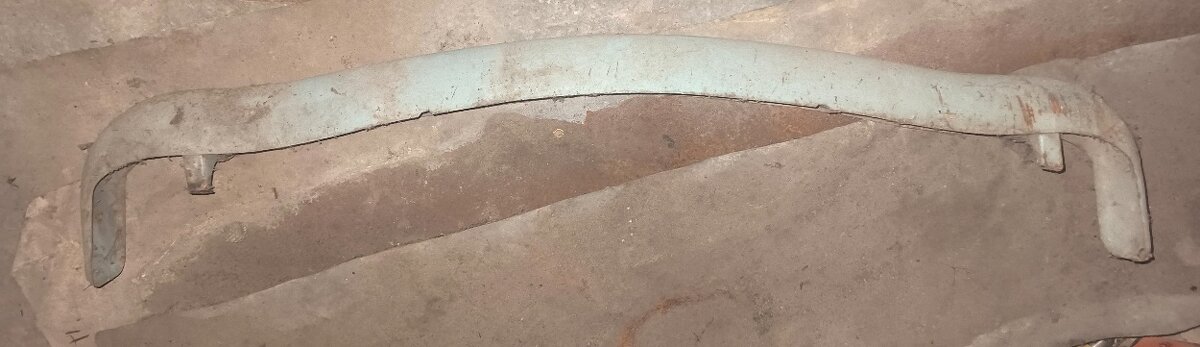 Trabant nárazník, přední maska a disky - 4