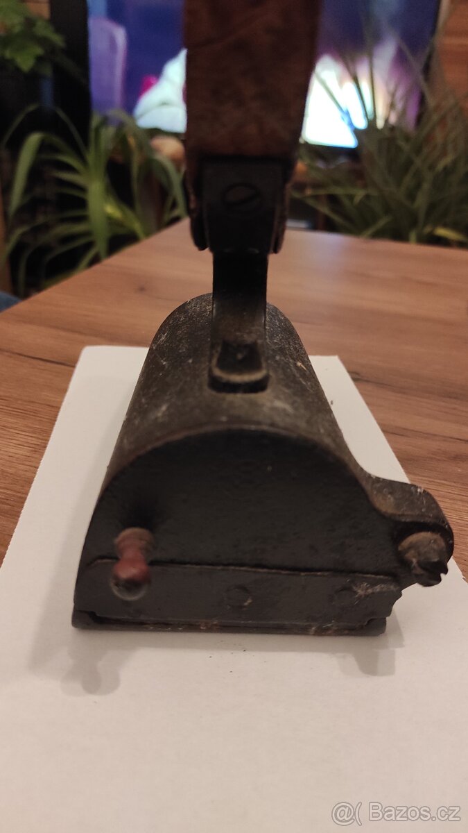 Starožitná žehlička - 4