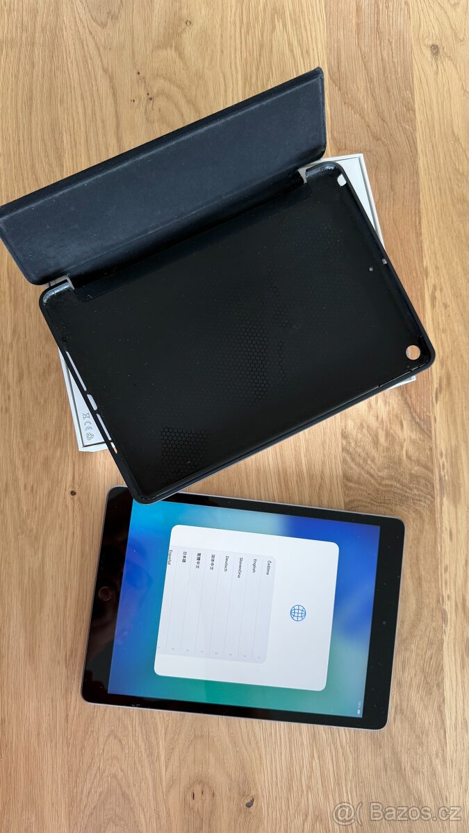 iPad 8, 128 GB, Wifi, šedý + cover - 4