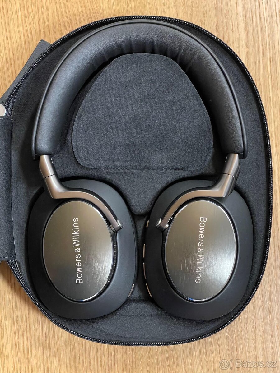 Bowers & Wilkins PX8 černá - 4