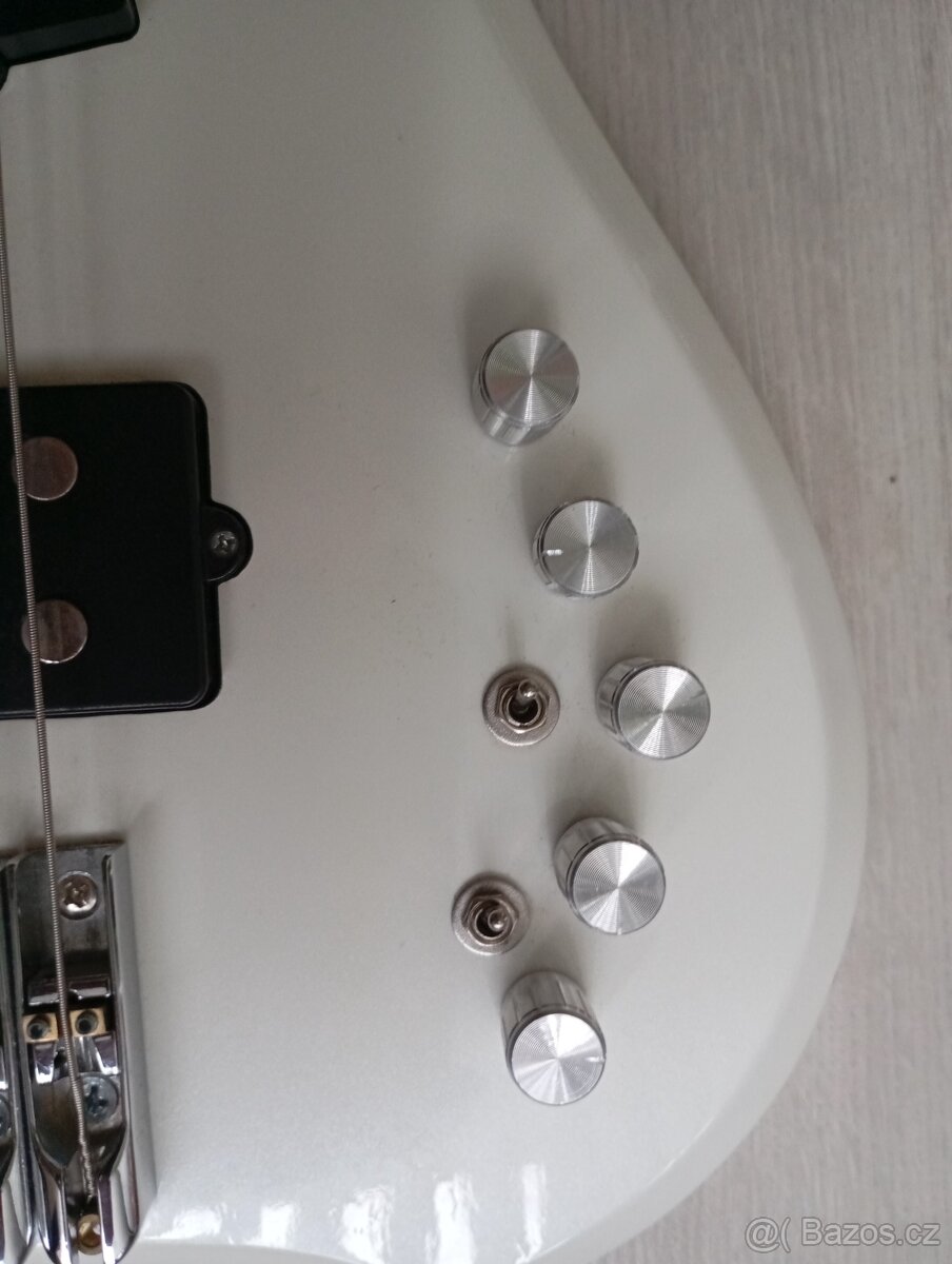 REZERVOVANÉ-5-strunová basgitara - 4