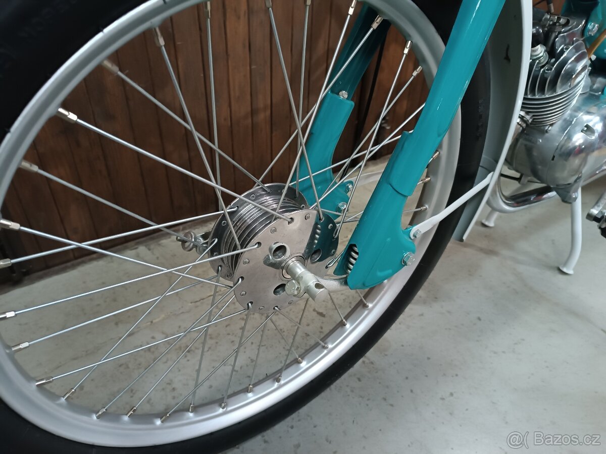 Stadion S11 - ušák - 4