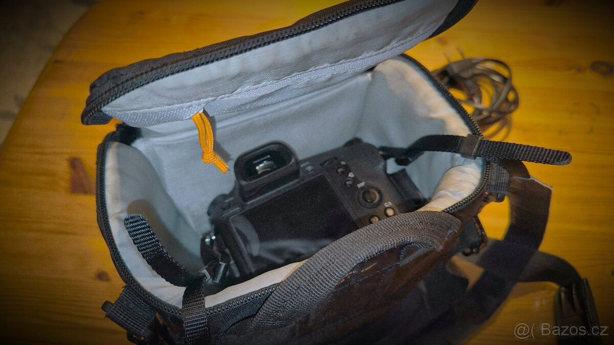 Sony Cyber-Shot DSC-RX10IV - 4