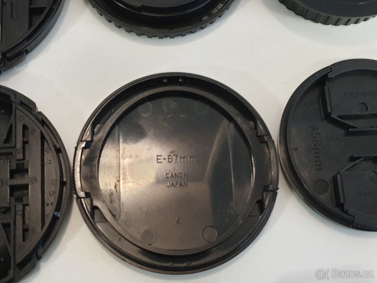 Drobné příslušenství k focení - popruhy, krytky, karabiny - 4