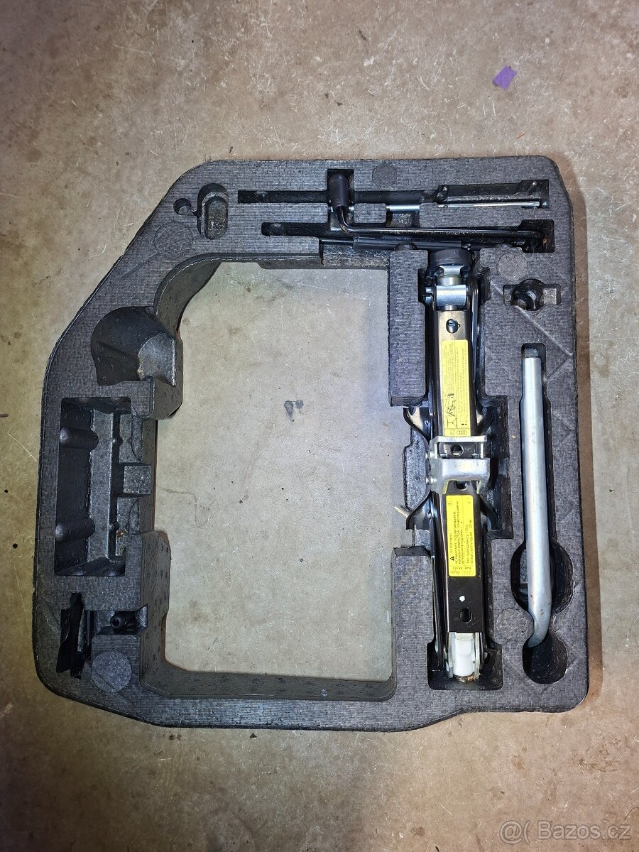 Prodám sadu a dojezdové kolo Audi A4 B8 - 4