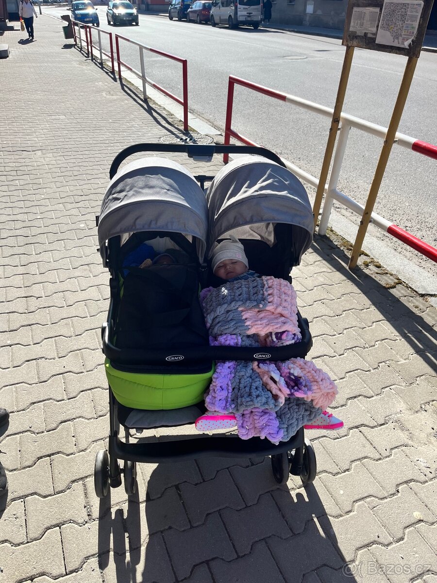 Kočárek pro dvojčata - 4