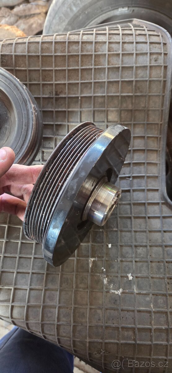 Bmw 7 f01 N57d30b řemenice - 4