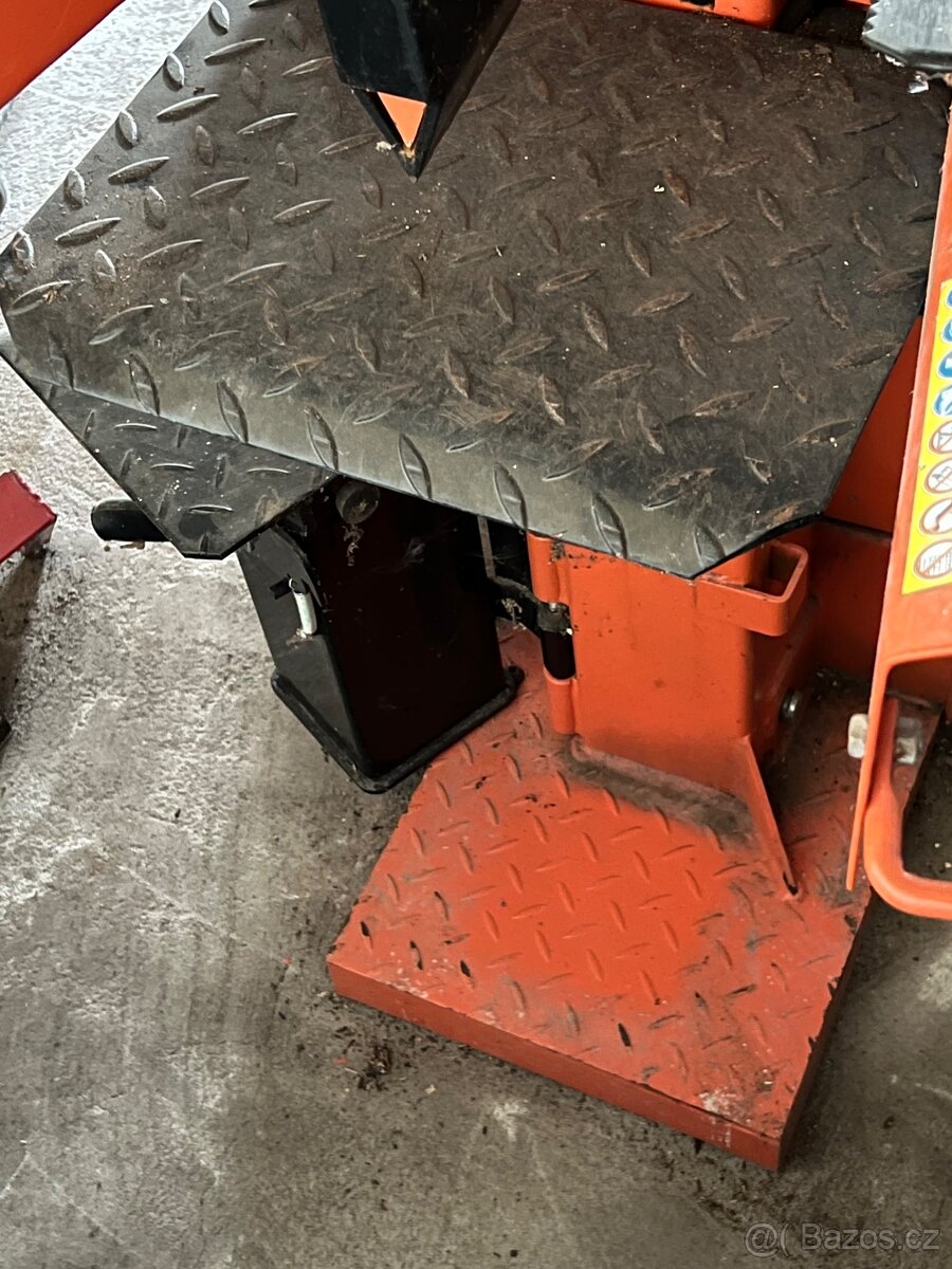 Štípačka na dřevo 10t 4kw - 4