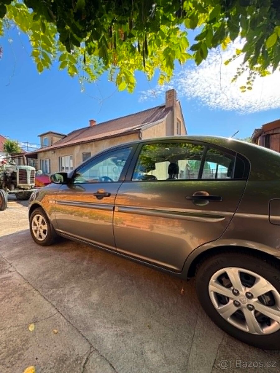 Hyundai Accent 1.5 CRDi r. 2009 - 4