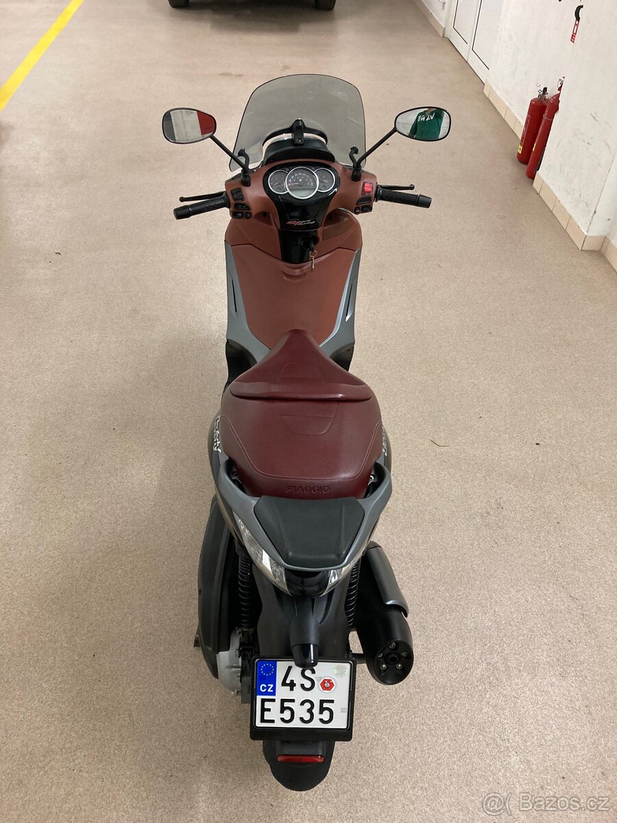 Piaggio Beverly 350i - 4