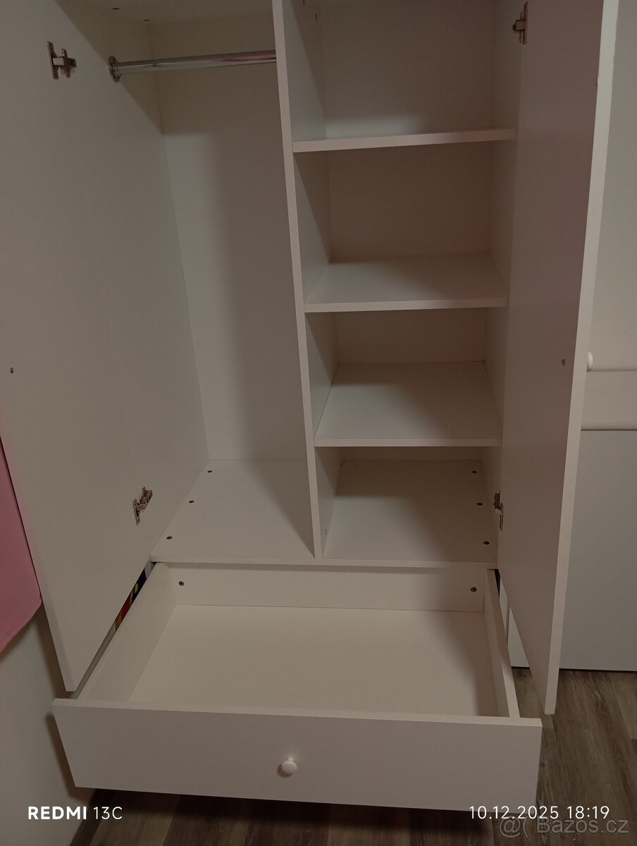 Dětská šatní skříň - 4