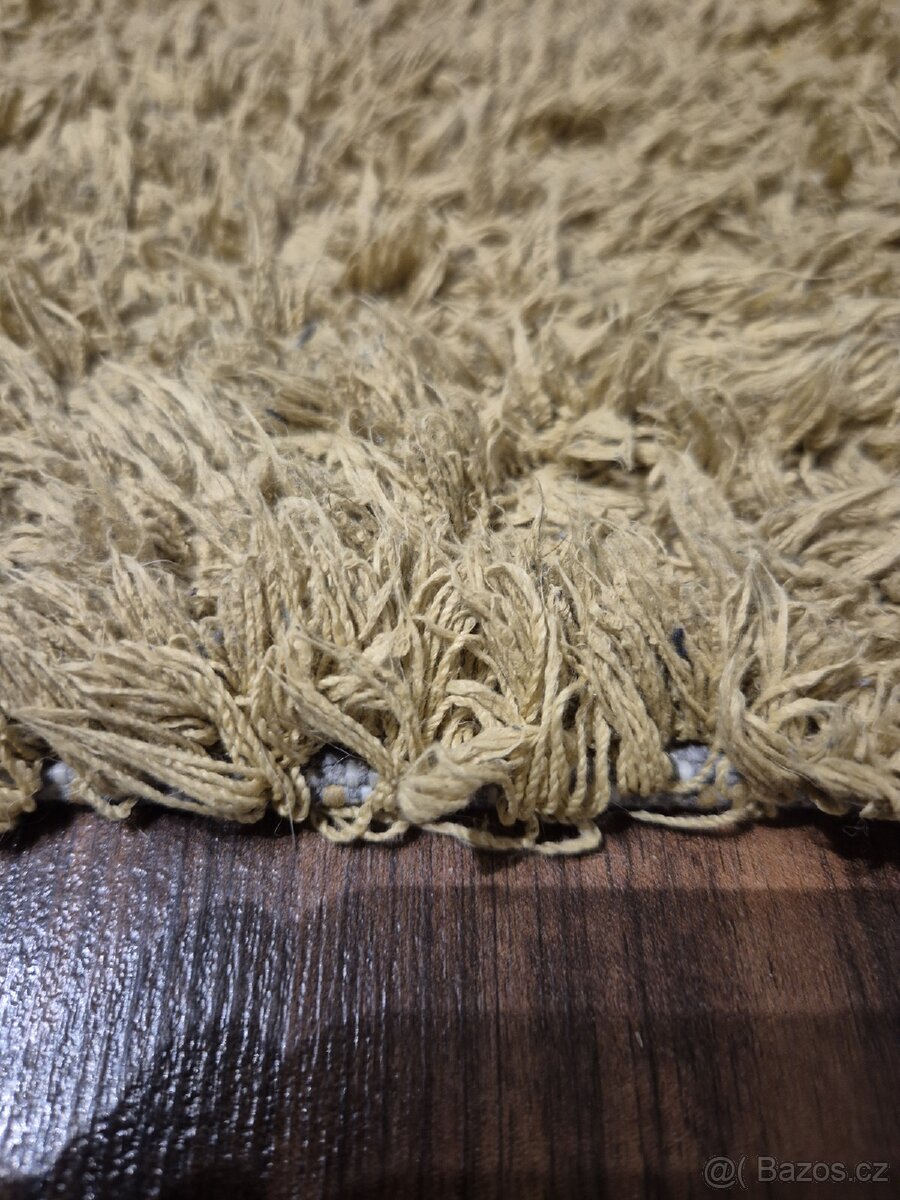 Kusový koberec žlutý - 4