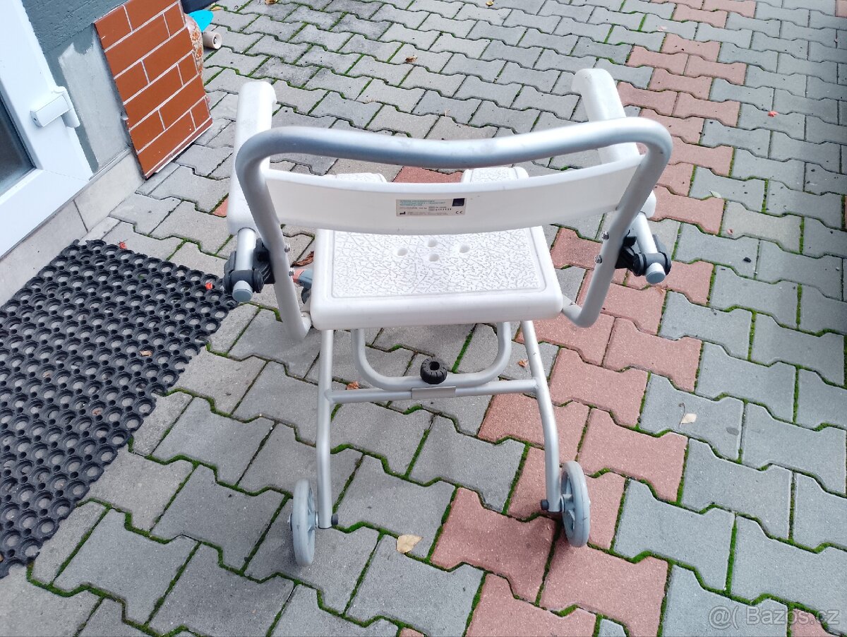Koupací židle pro invalidy - 4