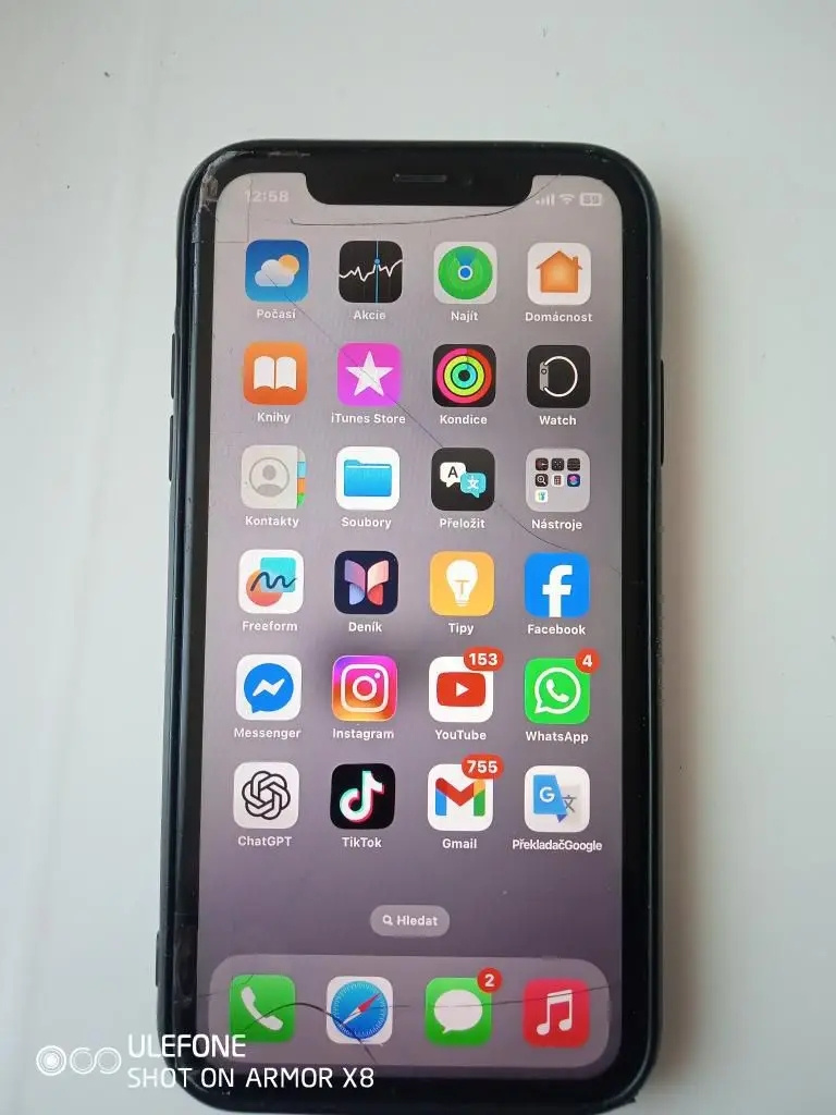 Apple iPhone XR - 4