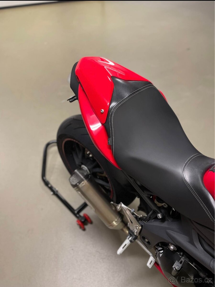 Triumph Speed Triple 1050 - 4