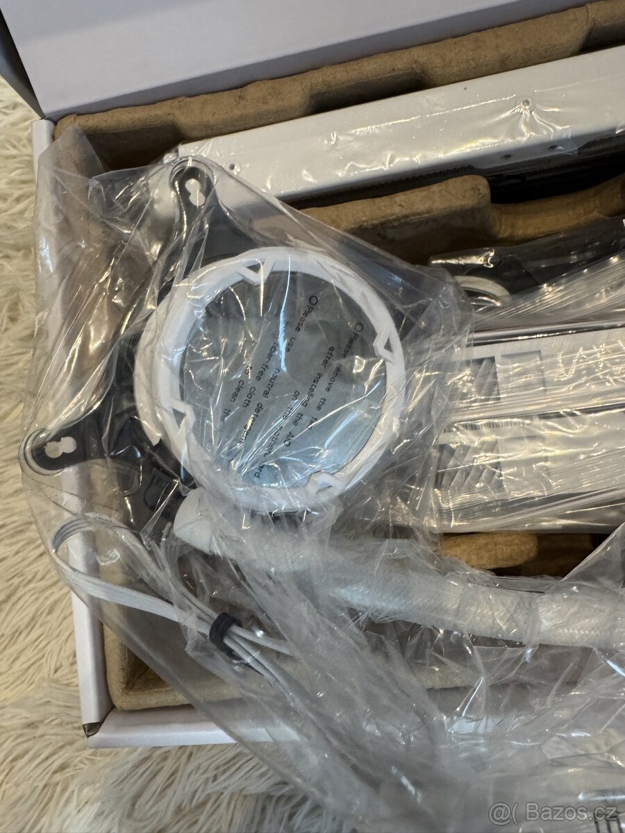 ASUS ROG STRIX LC 240 RGB White Edition - 4