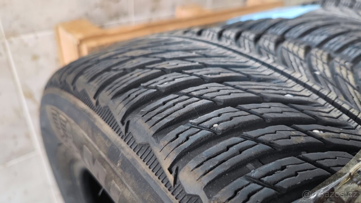 235/60/18 R18 zimní pneu Michelin - 4