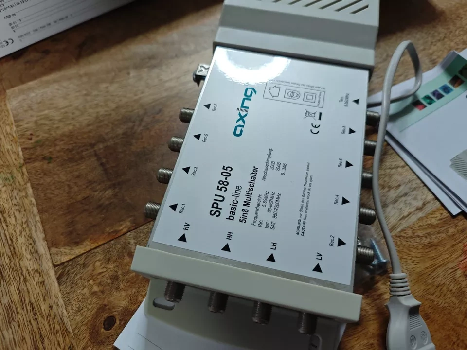 Multipřepínač Axing SPU 54-05 5V 4, aktivní SAT - 4