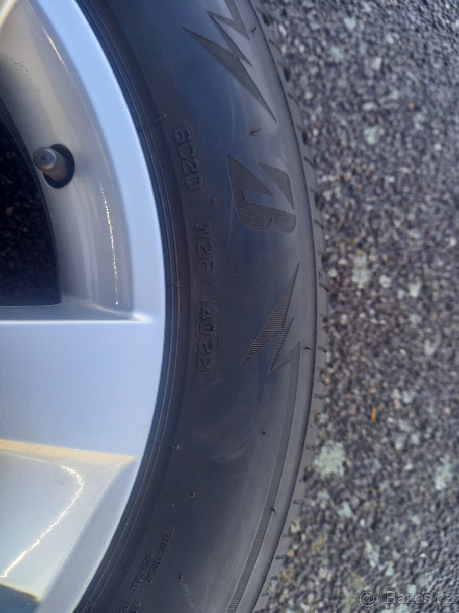 Škoda Octavia IV -ZÁNOVNÍ zimní orig.Alu sada-205/60R16 - 4