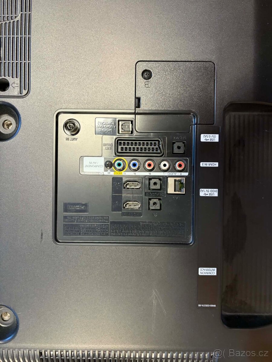 Televize Samsung – stojan i možnost pověšení - 4