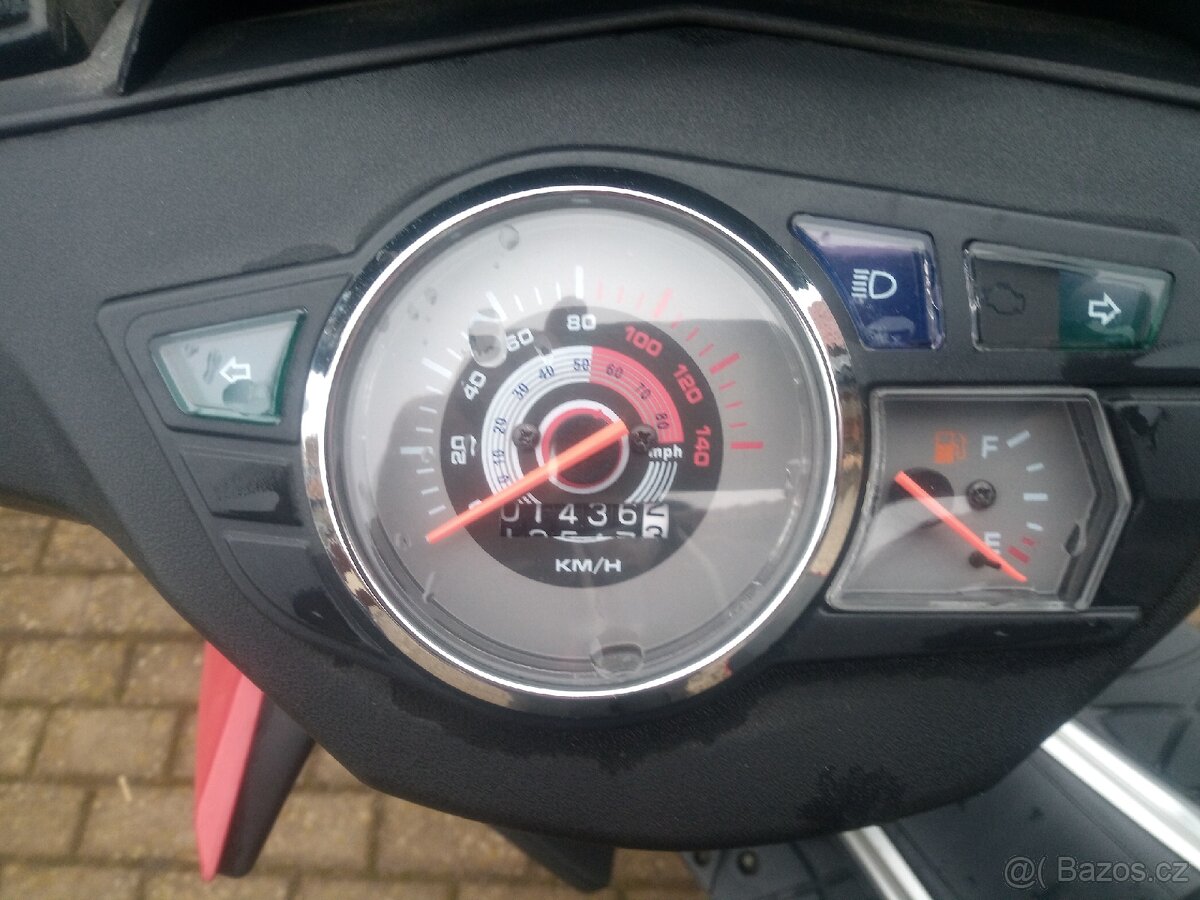 Prodám skútr maxon - 4