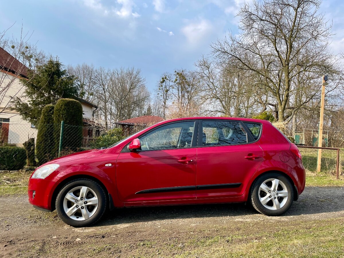 Kia Ceed 1.4 CVVT 80kW 2009 - 4