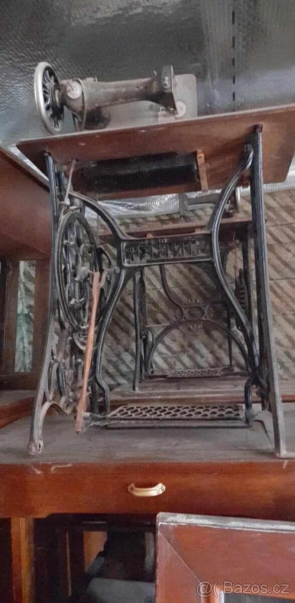 Historické funkčné šijacie stroje - 4