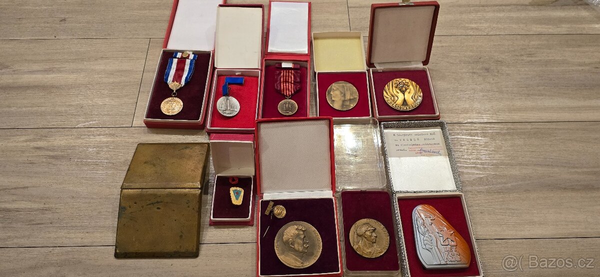 Odznaky, medaile, vyznamenání - 4