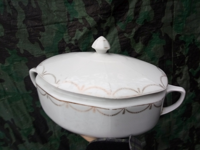 Porcelánové kořenky, polévková mísa, cukřenka - 4