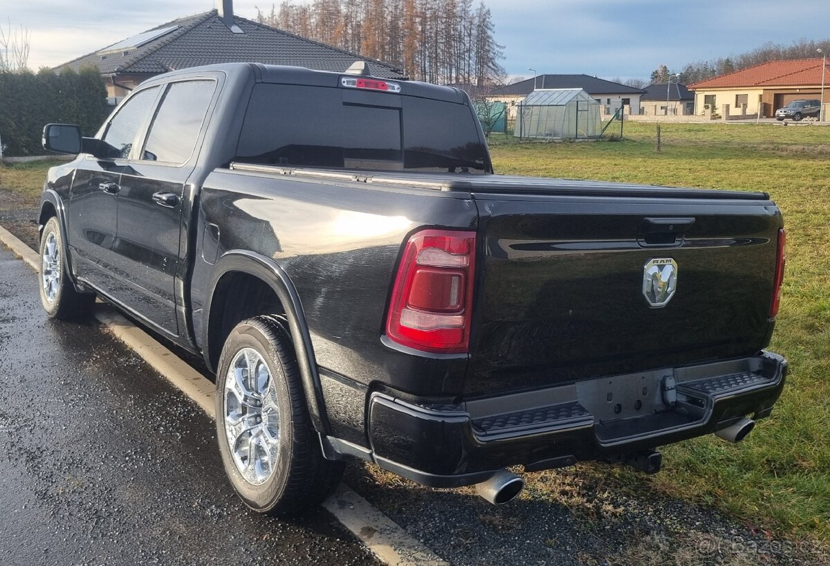 Dodge RAM 1500 Laramie V8 5,7 HEMI eTorque 4x2 - 4