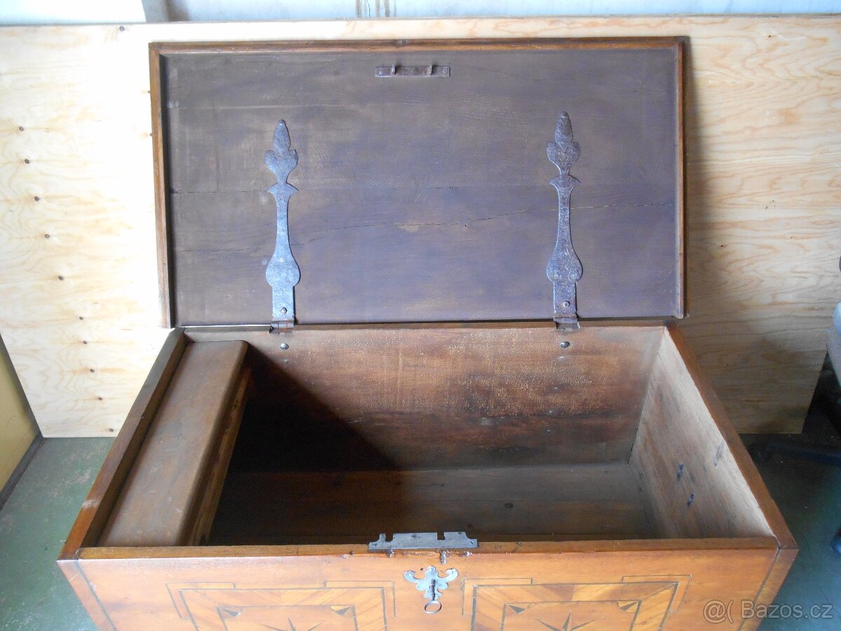 Starožitná intarzovaná truhla - 4