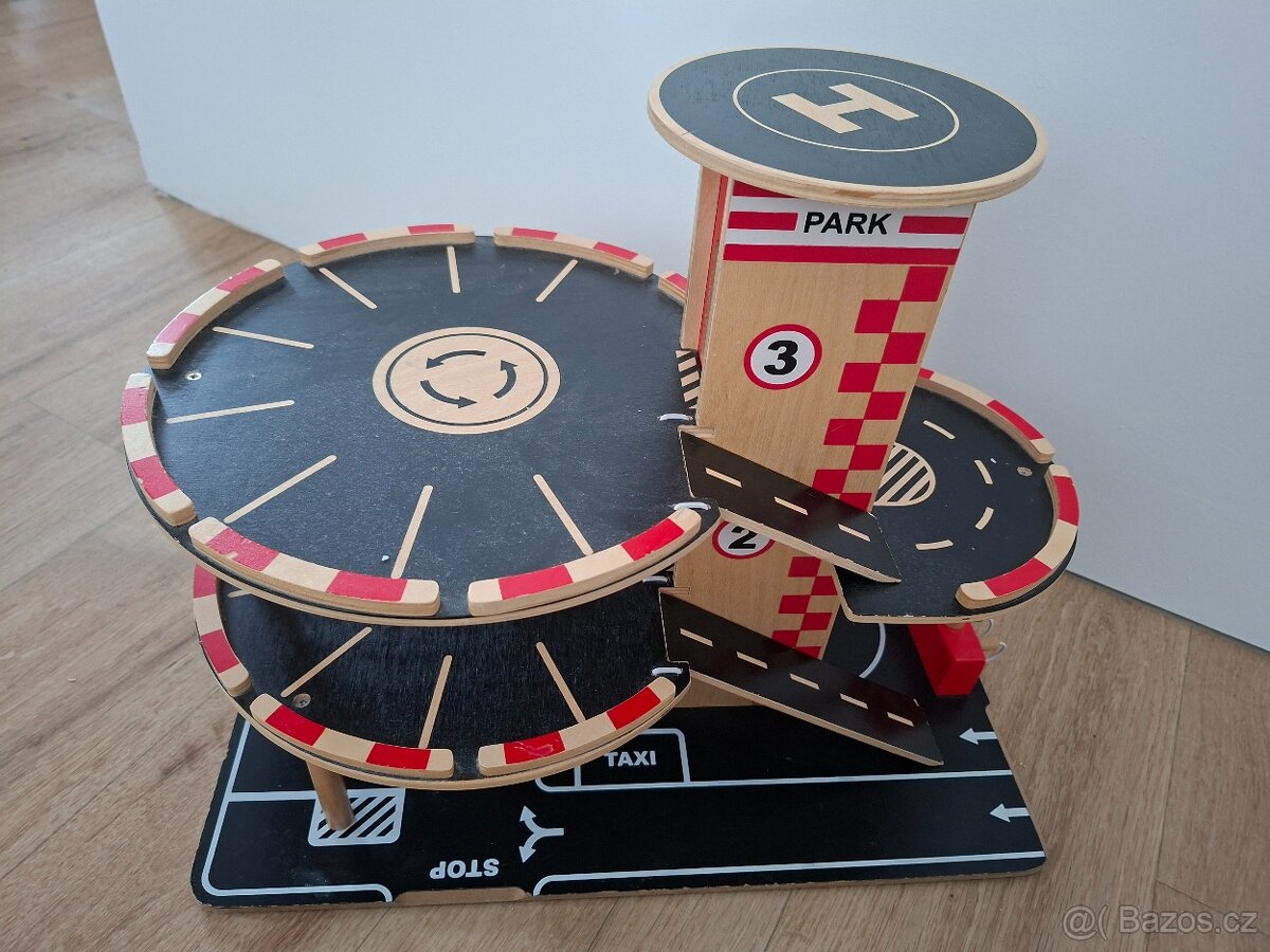 Garaz s auticky a vrtulnikem Hape - 4