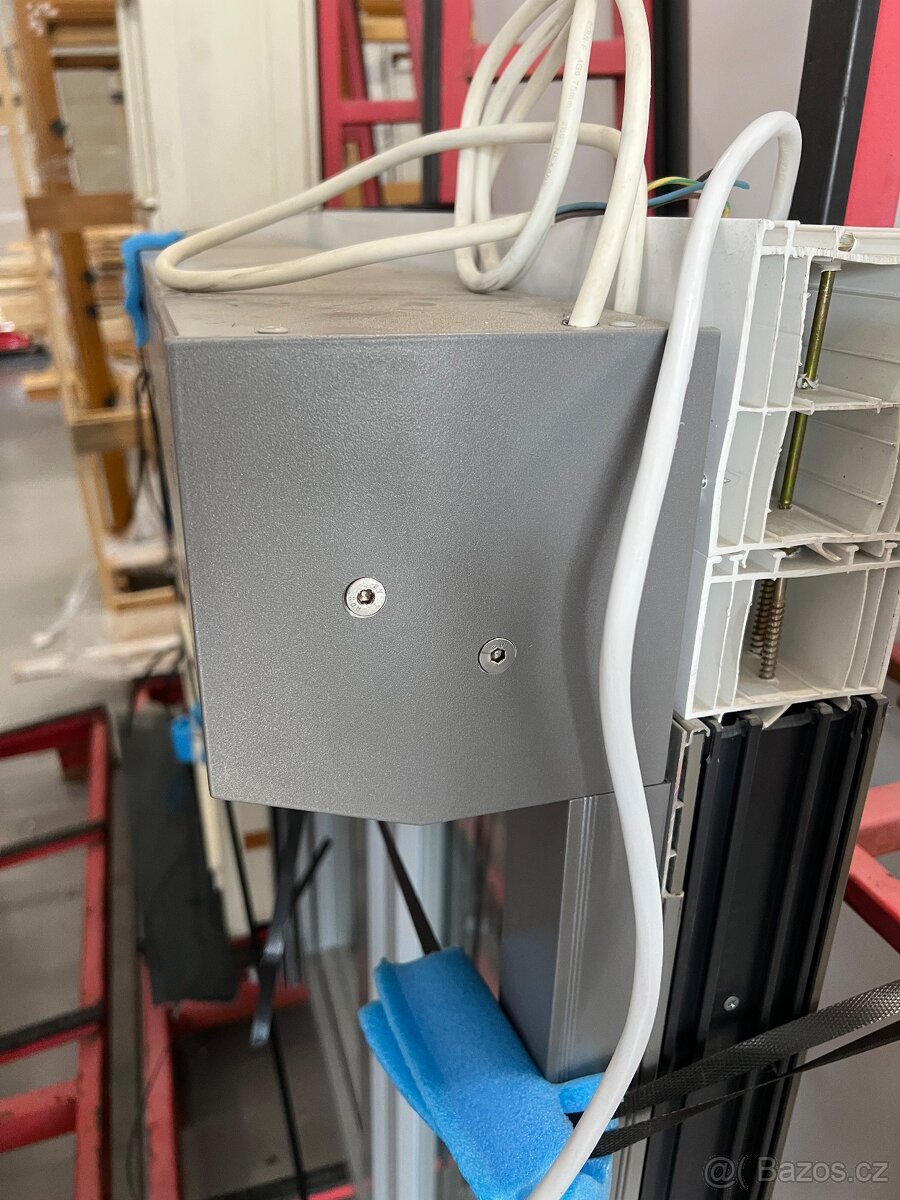 Plast hliníkové okno + el.plissé síť - 4