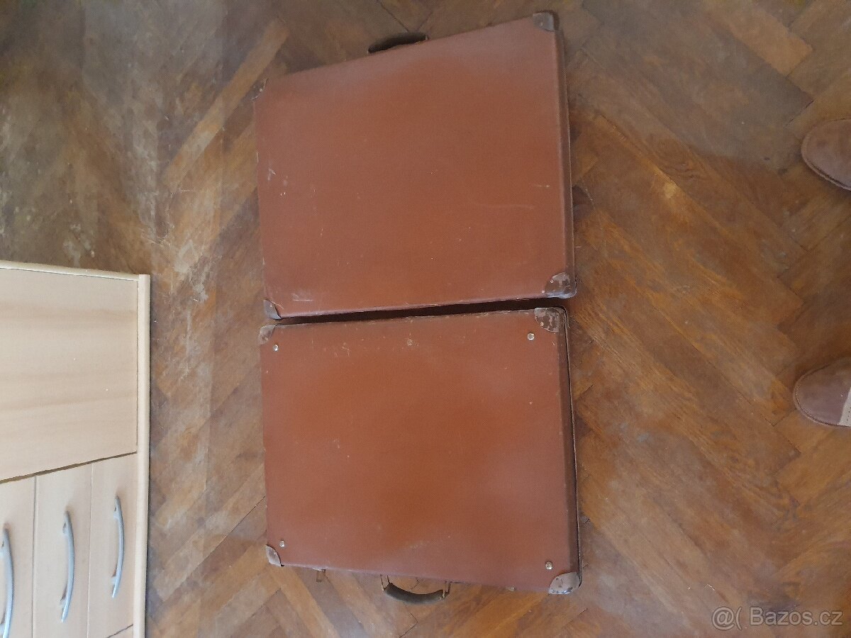 Staré kufry k filmové promítačce - 4