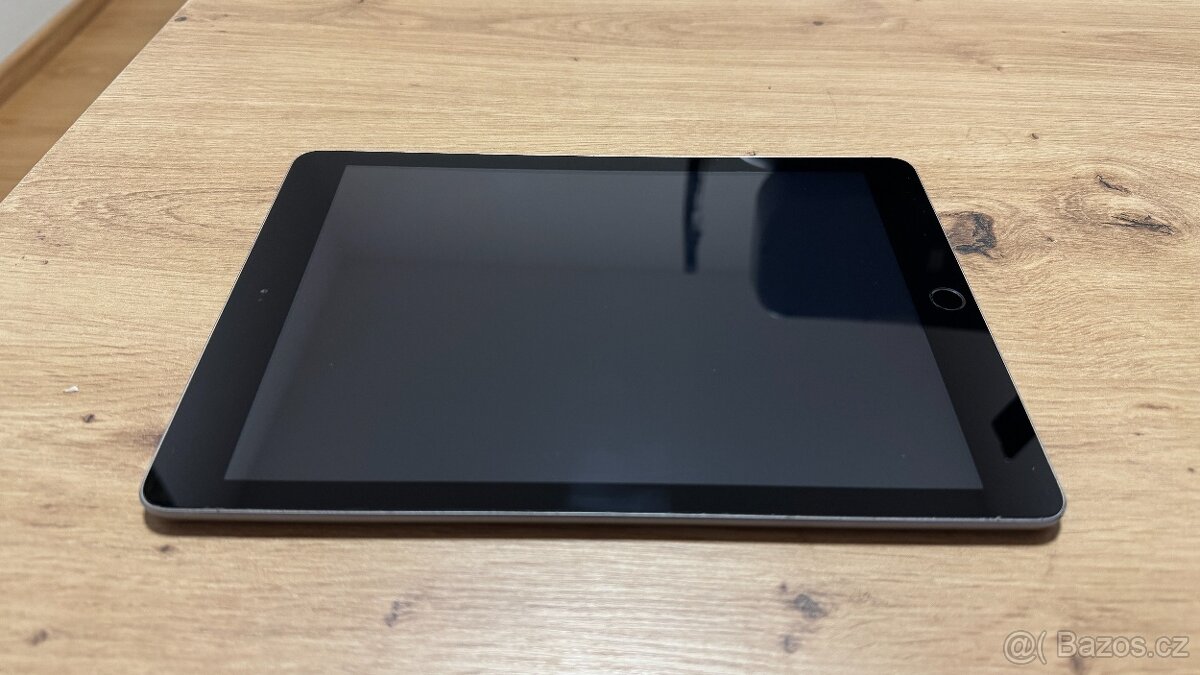 Apple iPad 6 32GB, cena 2200Kč - 4