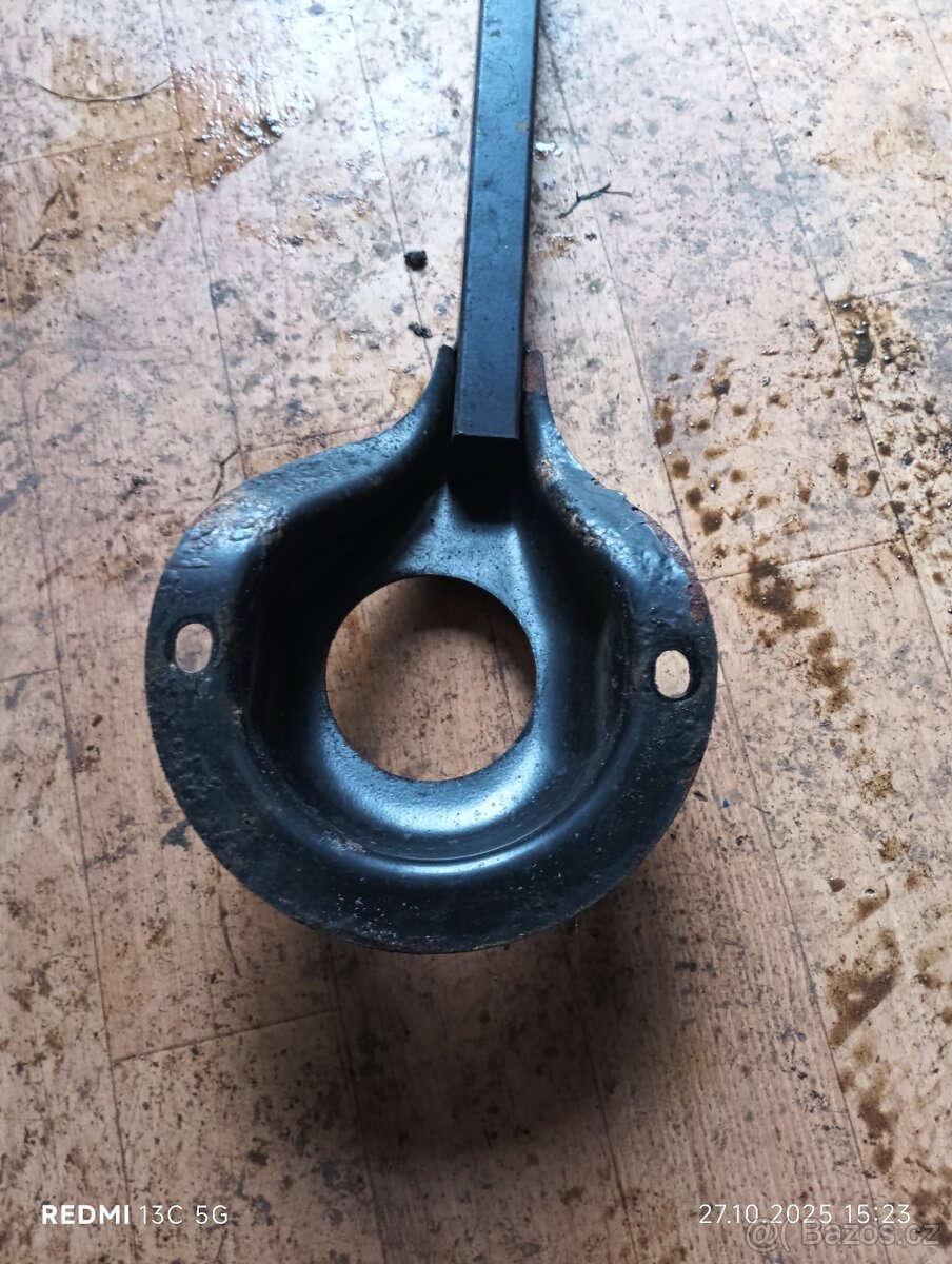 Přední rozpěrka Felicie - 4