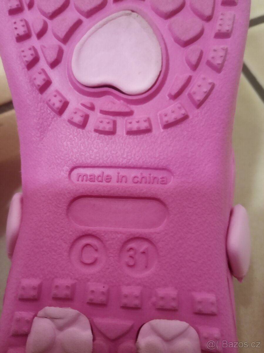 Prodáme dívčí nazouváky vel.31 - 4