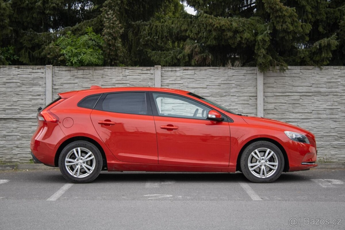 Volvo V40 T2, 1.6l - benzín, manuál - 4