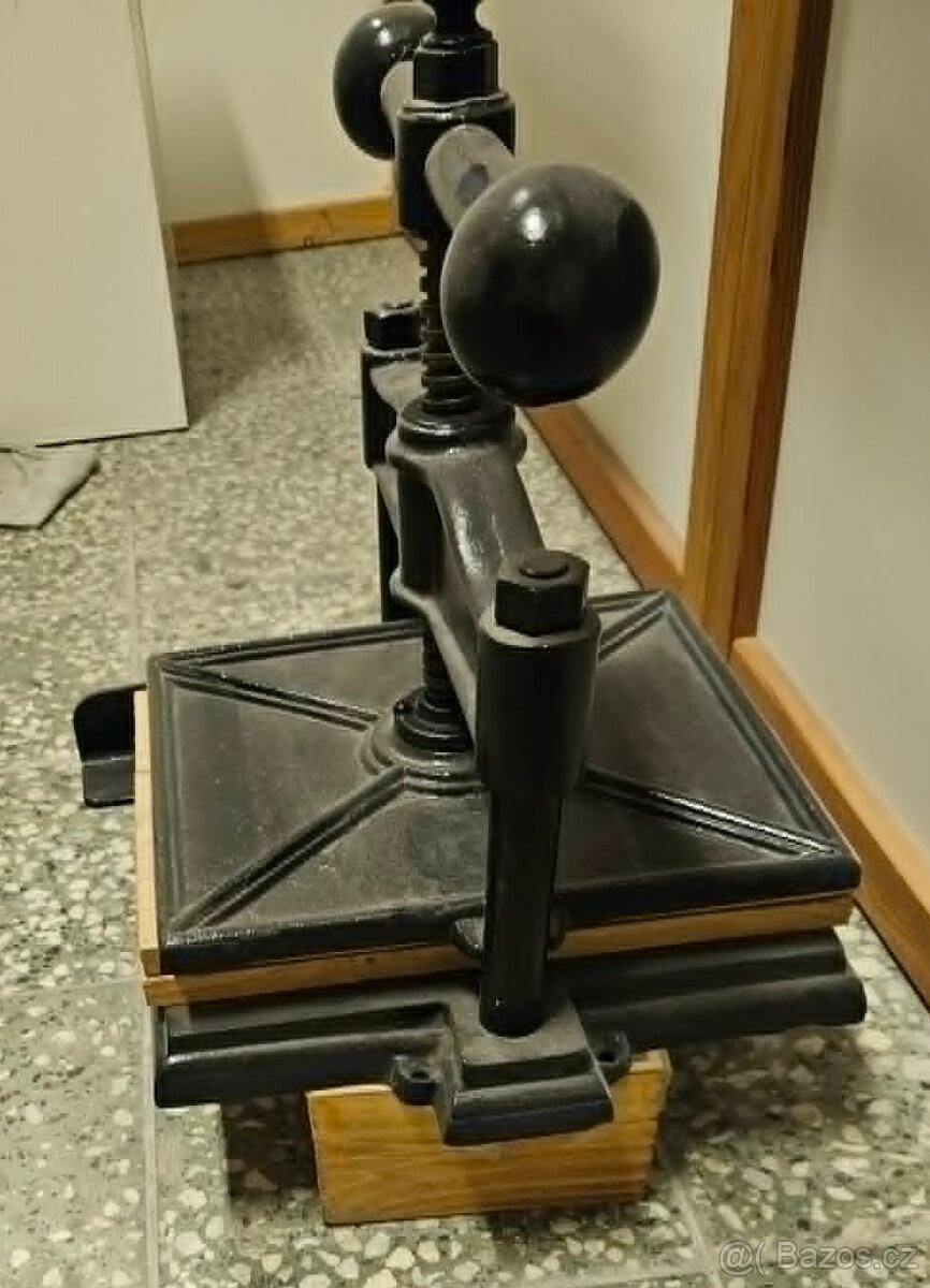 Starožitný knihařský lis - 4