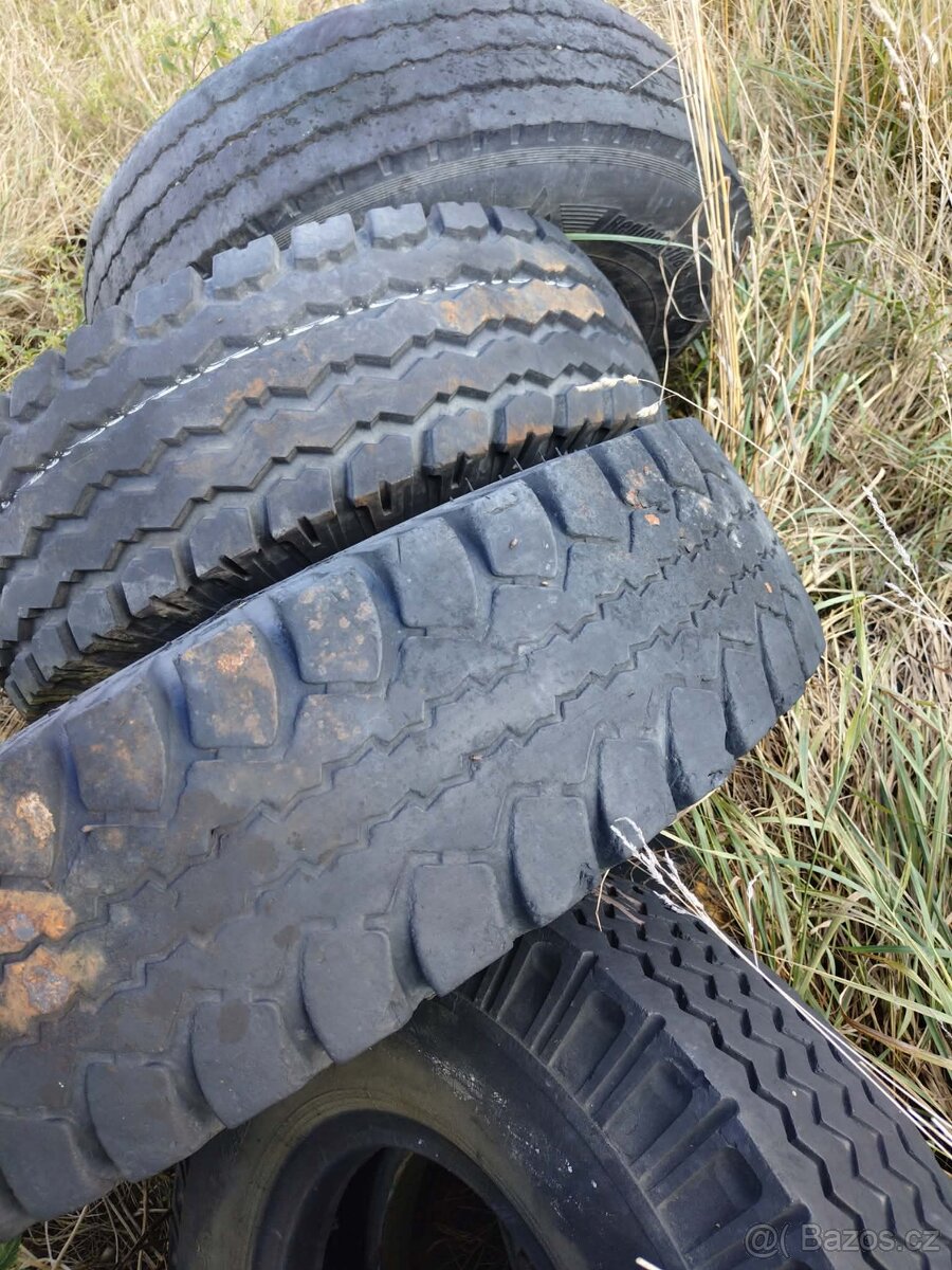 Pneu 12,5/80 - 18 a 8,25-15 - 4