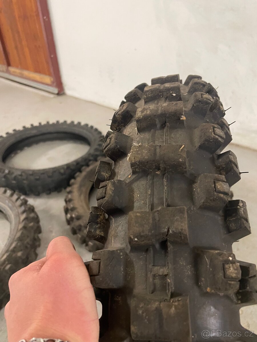 Enduro/motocross pneu
