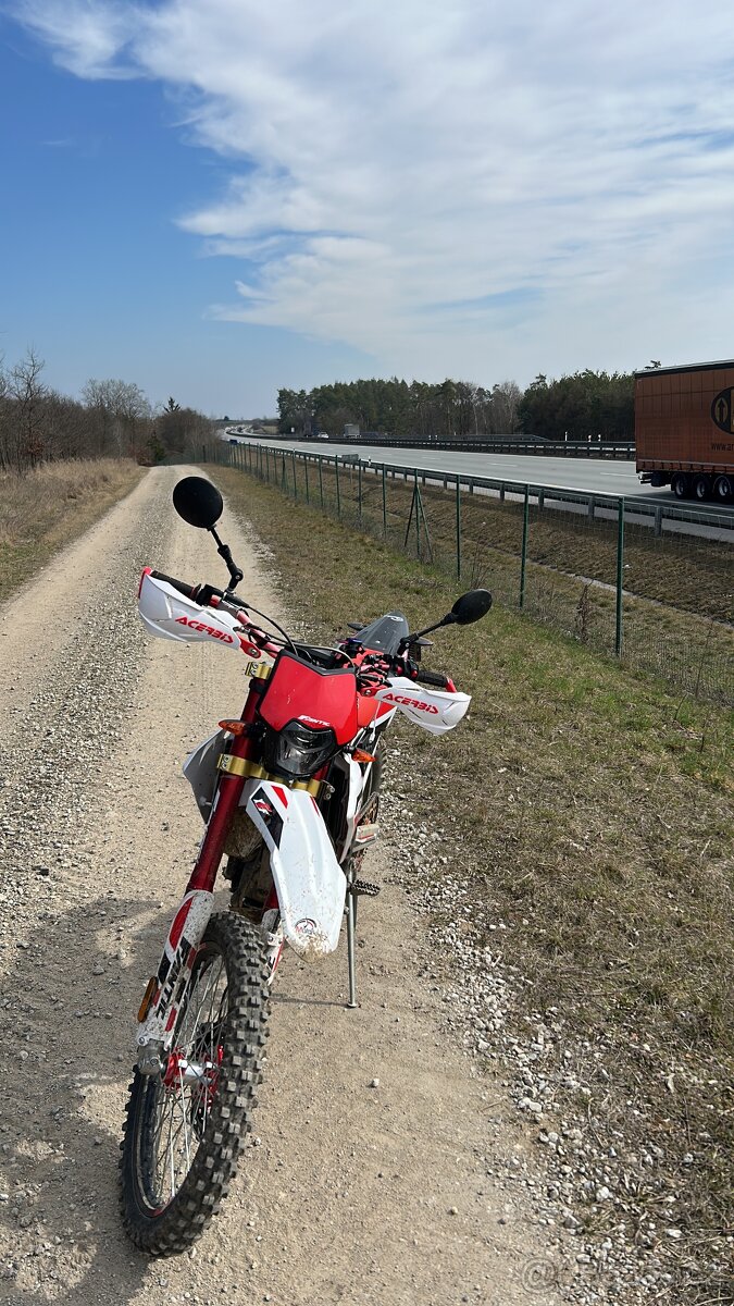 Prodám “civilní” enduro FANTIC XEF 250 Trail